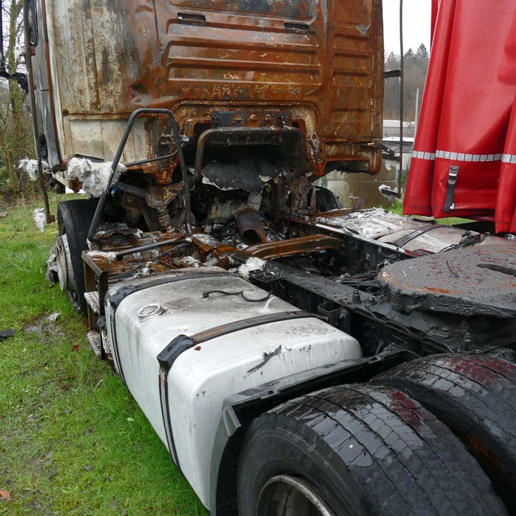 Brandschaden an einem LKW brandschaden lkw